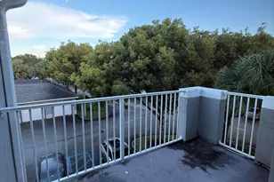 520 SW 111th Ave, Pembroke Pines, FL 33025 - Photo 8