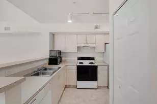 520 SW 111th Ave, Pembroke Pines, FL 33025 - Photo 4
