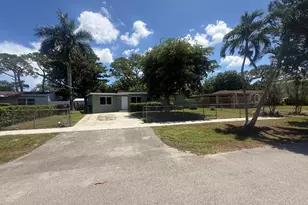 630 E Dayton Cir, Fort Lauderdale, FL 33312 - Photo 2