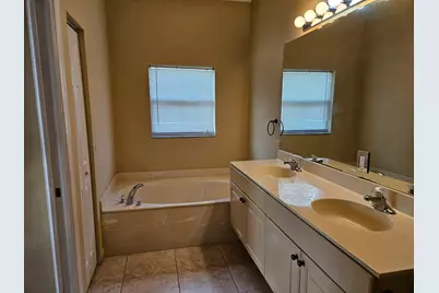 394 NW Breezy Point Loop, Port Saint Lucie, FL 34986 - Photo 4