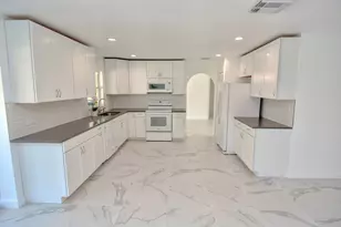 943 SE Browning Ave, Port Saint Lucie, FL 34983 - Photo 4