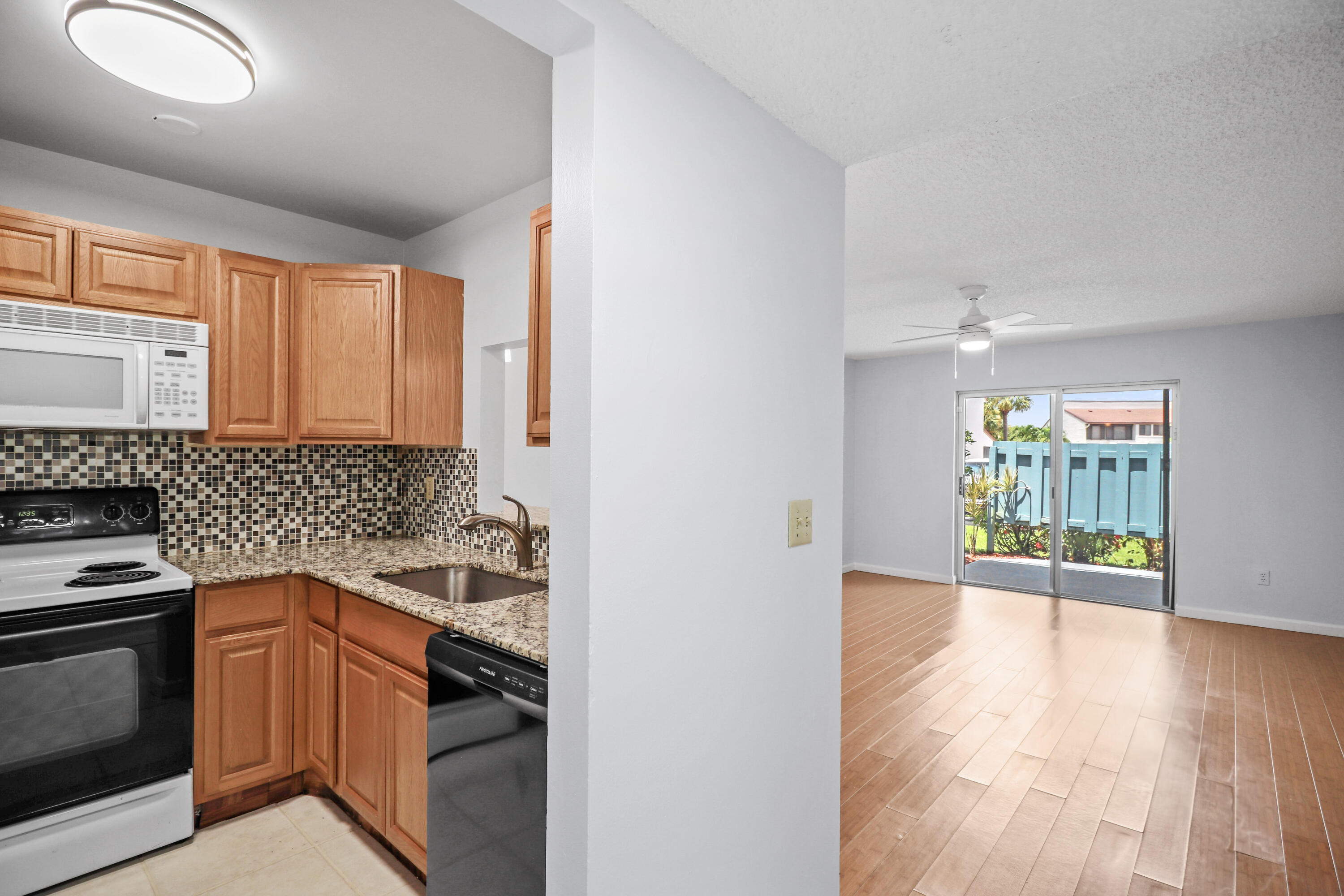 950 S Kanner Hwy #D5 - 950 S Kanner Hwy #D5, Stuart, FL 34994 Luxury Property | Jose Angel Pina