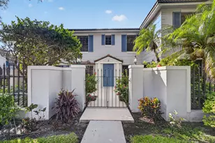 350 Prestwick Cir, Palm Beach Gardens, FL 33418 - Photo 6