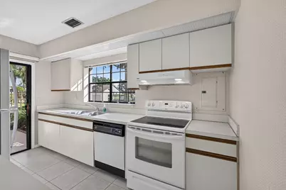350 Prestwick Circle #2, Palm Beach Gardens, FL 33418 - Photo 22