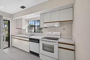 350 Prestwick Cir, Palm Beach Gardens, FL 33418 - Photo 22