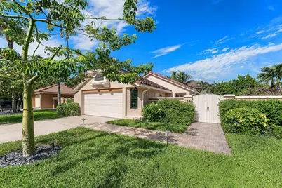 559 NW 38th Terrace, Deerfield Beach, FL 33442 - Photo 4