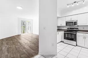 1977 Brandywine Rd, West Palm Beach, FL 33409 - Photo 2