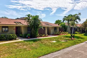 204 Meadows Dr, Boynton Beach, FL 33436 - Photo 2