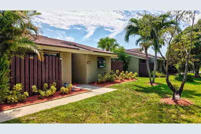 204 Meadows Drive, Boynton Beach, FL 33436 - Photo 2