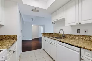 400 Crestwood Ct N, Royal Palm Beach, FL 33411 - Photo 4