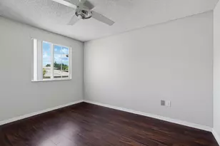 400 Crestwood Ct N, Royal Palm Beach, FL 33411 - Photo 8