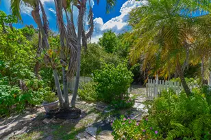 1076 NE Banyan Tree Dr, Jensen Beach, FL 34957 - Photo 18