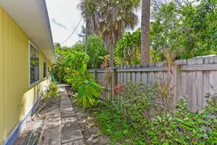 1076 NE Banyan Tree Dr, Jensen Beach, FL 34957 - Photo 16