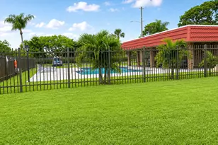 4508 Suburban Pines Dr, Lake Worth, FL 33463 - Photo 18