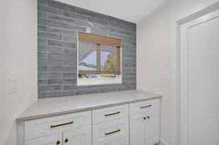 8816 SE Alabama Pl, Hobe Sound, FL 33455 - Photo 12