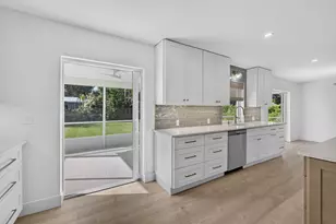 8816 SE Alabama Pl, Hobe Sound, FL 33455 - Photo 22