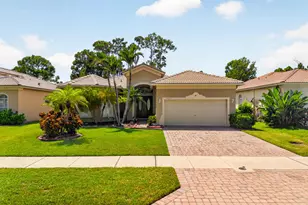 5423 Place Lake Dr, Fort Pierce, FL 34951 - Photo 2