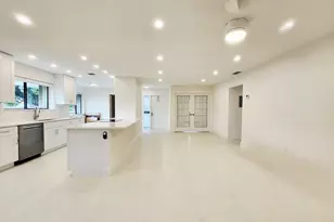 30 Pelican Pointe Dr, Delray Beach, FL 33483 - Photo 6