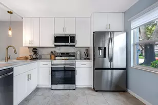 38 Essex Ct, Royal Palm Beach, FL 33411 - Photo 4