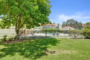 2651 Sunrise Lakes Dr E, Sunrise, FL 33322 - Photo 14