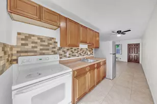 237 SW 5th St, Deerfield Beach, FL 33441 - Photo 12