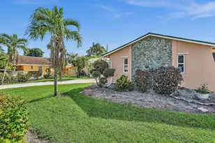 135 SW 7th Ave, South Bay, FL 33493 - Photo 4