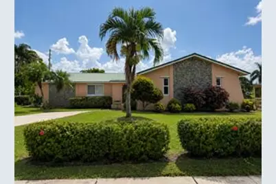 135 SW 7th Avenue, South Bay, FL 33493 - Photo 1