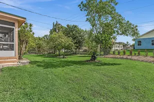 135 SW 7th Ave, South Bay, FL 33493 - Photo 44