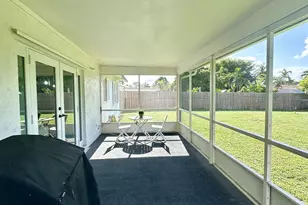 121 Eider Ct, Royal Palm Beach, FL 33411 - Photo 12