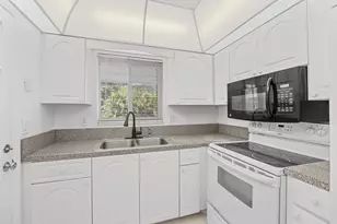 2 Garden St, Tequesta, FL 33469 - Photo 10