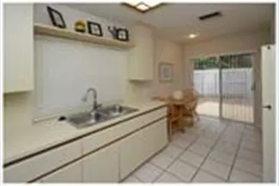 1371 Cottonwood Circle, Weston, FL 33326 - Photo 6