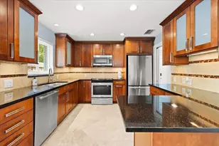 2137 NE 17th Ave, Wilton Manors, FL 33305 - Photo 4