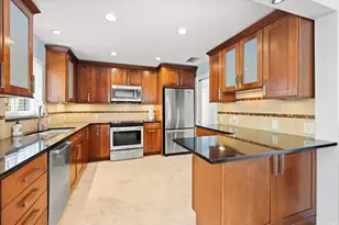 2137 NE 17th Ave, Wilton Manors, FL 33305 - Photo 22