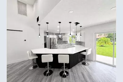 15545 Meadow Wood Drive, Wellington, FL 33414 - Photo 4