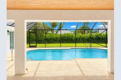15545 Meadow Wood Drive, Wellington, FL 33414 - Photo 14