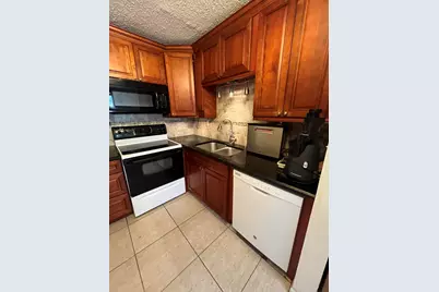 7 Flanders A, Delray Beach, FL 33484 - Photo 2
