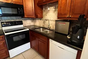 7 Flanders A, Delray Beach, FL 33484 - Photo 2