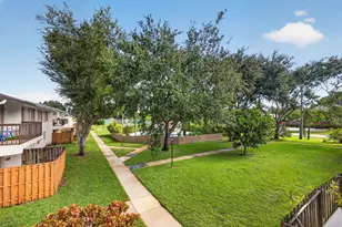 3404 Gardens E Dr, Palm Beach Gardens, FL 33410 - Photo 2