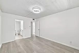 2035 Newcastle B, Boca Raton, FL 33434 - Photo 12