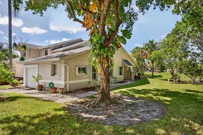 2007 Discovery Circle E, Deerfield Beach, FL 33442 - Photo 1