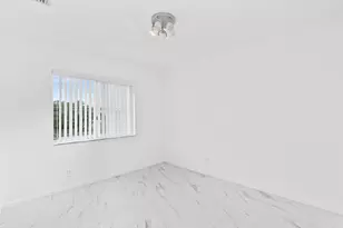 190 SE 2nd St, Deerfield Beach, FL 33441 - Photo 22