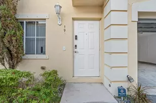 190 SE 2nd St, Deerfield Beach, FL 33441 - Photo 4