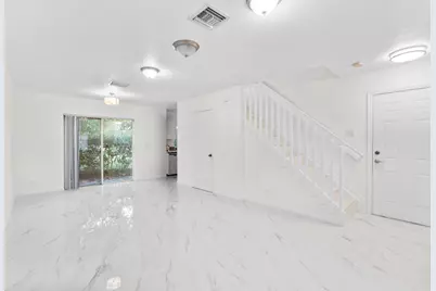 190 SE 2nd Street, Deerfield Beach, FL 33441 - Photo 8