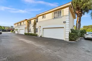 190 SE 2nd St, Deerfield Beach, FL 33441 - Photo 2