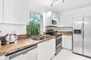 190 SE 2nd St, Deerfield Beach, FL 33441 - Photo 10