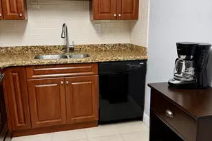 405 Meadows Cir, Boynton Beach, FL 33436 - Photo 2