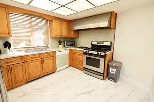 842 NE 154th St, Miami, FL 33162 - Photo 12