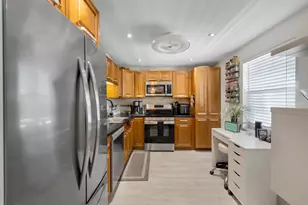 3960 Oaks Clubhouse Dr, Pompano Beach, FL 33069 - Photo 12