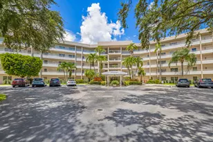 3960 Oaks Clubhouse Dr, Pompano Beach, FL 33069 - Photo 24