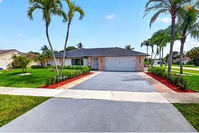 990 Hickory Trail, Wellington, FL 33414 - Photo 2